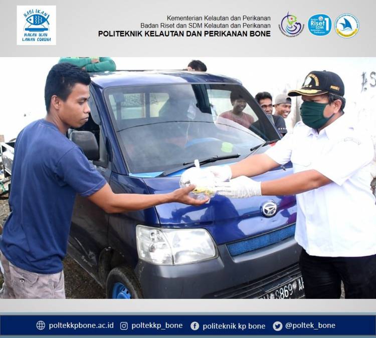 Pembagian "NASI IKAN" Kepada Masyarakat Sekitar di Kabupaten Bone