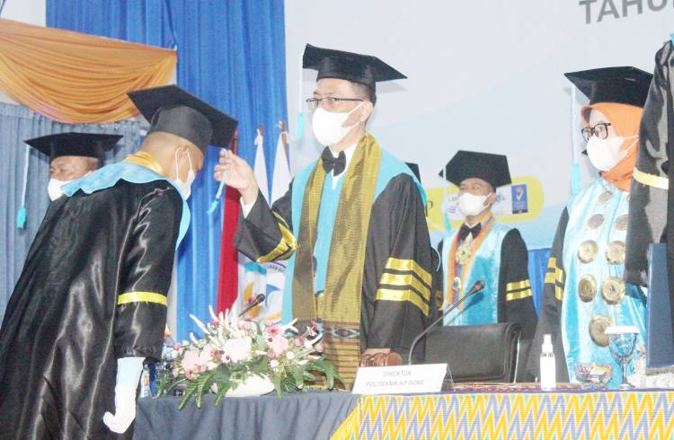 WISUDA TARUNA ANGKATAN IV 